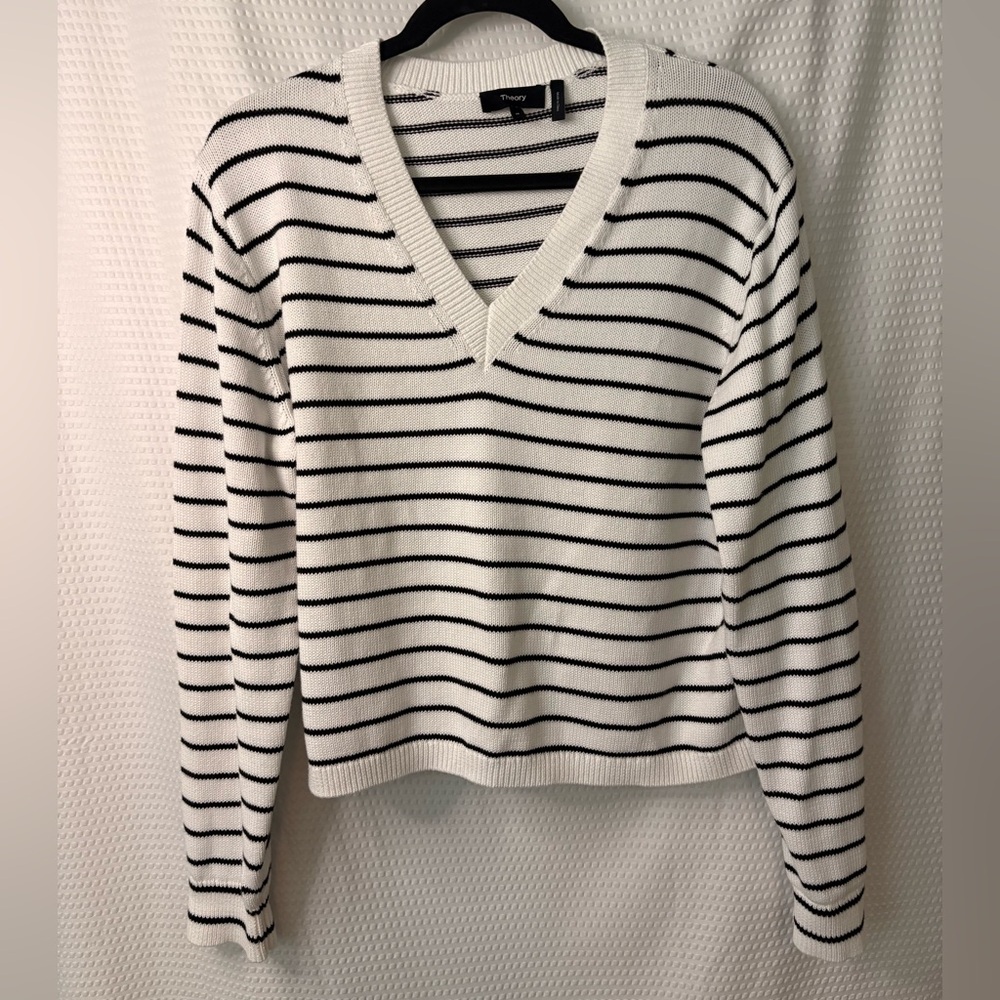 THEORY Cotton V neck sweater bl/wht striped  sz M